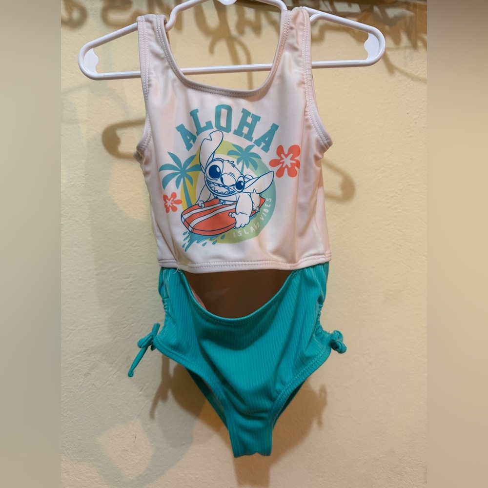 Girls swimwear